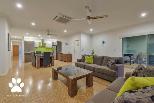 1 Kestrel Place - Great House With A Massive Garage