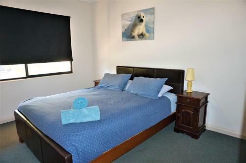Ningaloo Breeze Villa 3 - 3 Bedroom Fully Self-contained Holiday Accommodation