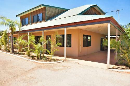 Ningaloo Breeze Villa 9 - 3 Bedroom Fully Self-contained Holiday Accommodation