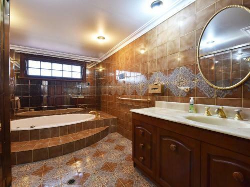 Wine Country Homestead 4-6br House