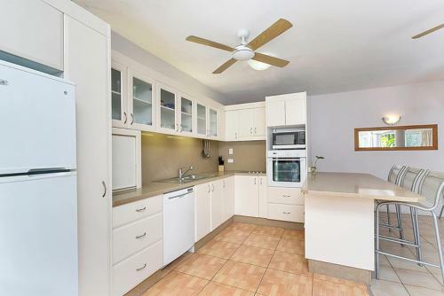 Sand Cay Apartments