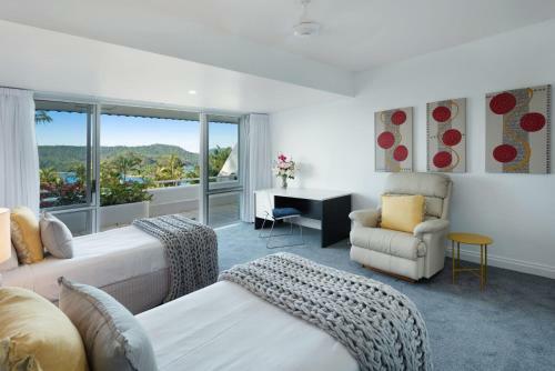 Bella Azure Two Bedroom Two Bathroom Spacious Ocean-view Apartment With Golf Buggy