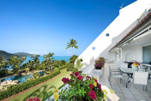 Bella Azure Two Bedroom Two Bathroom Spacious Ocean-view Apartment With Golf Buggy