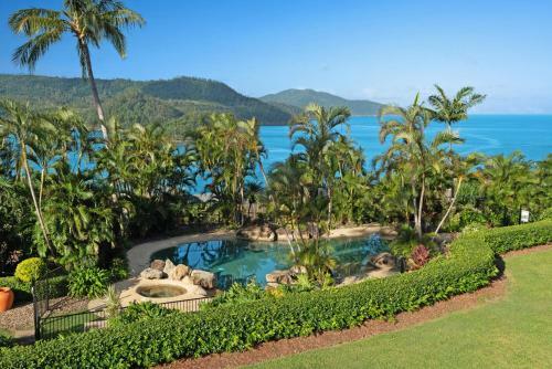 Bella Azure Two Bedroom Two Bathroom Spacious Ocean-view Apartment With Golf Buggy