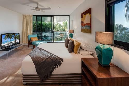Waves 3 Luxury 3 Bedroom Endless Ocean Views Central Location + Buggy