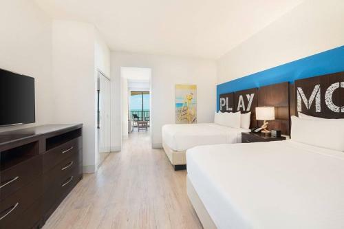 Hotel Sirata Beach Resort