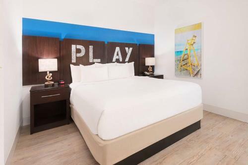 Hotel Sirata Beach Resort