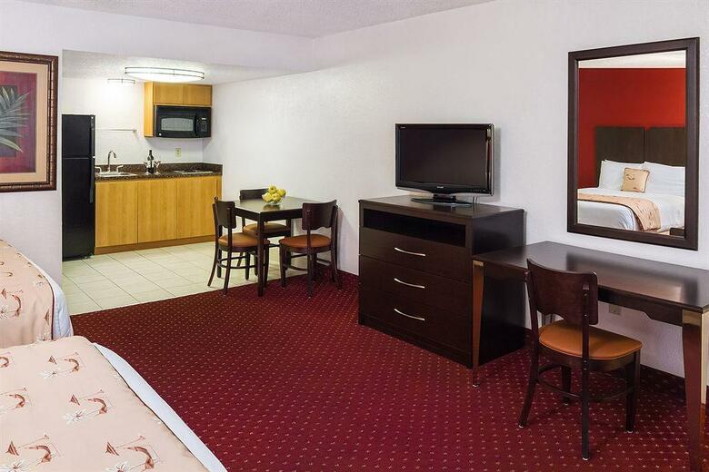 Hotel Sirata Beach Resort