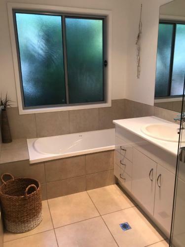 15 Esprit Drive - Rainbow Shores, Gorgeous, Modern Beach House