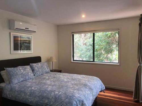Bluewater 36 - Rainbow Shores - Walk To Beach, Pool, Aircon