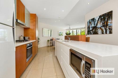 Cotton Beach 85 - Private Mid Floor Apartment