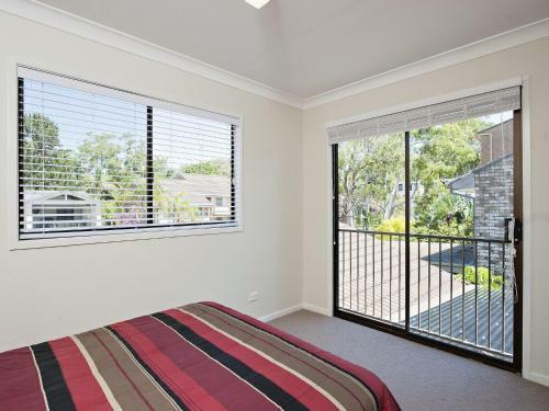 Beach House' 8 Mistral Close - Large House With Aircon