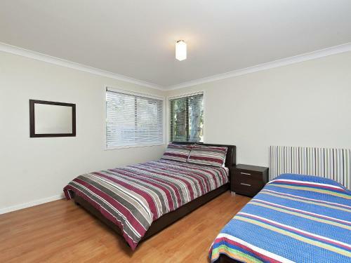 Beach House' 8 Mistral Close - Large House With Aircon