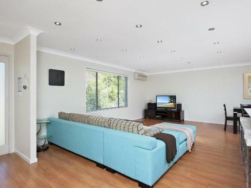 Beach House' 8 Mistral Close - Large House With Aircon