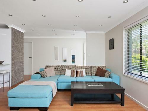 Beach House' 8 Mistral Close - Large House With Aircon