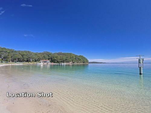 Beach House' 8 Mistral Close - Large House With Aircon
