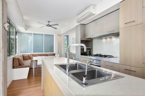 Contemporary & Central, Sunshine Beach