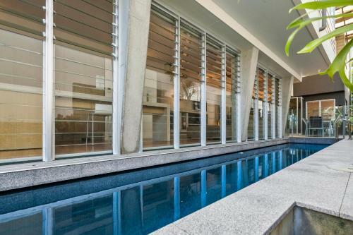 Contemporary & Central, Sunshine Beach
