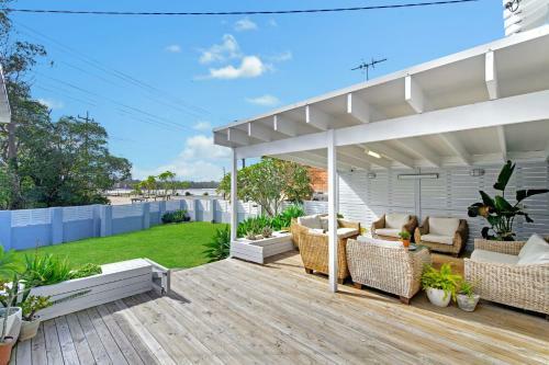 The Lake House - With Swimming Pool