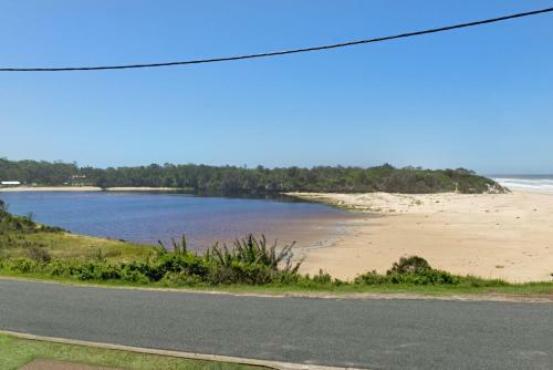 Seascape - An Enticing Lakeside Escape