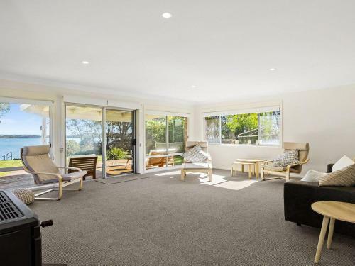 Braeside - Waterfront, Fireplace