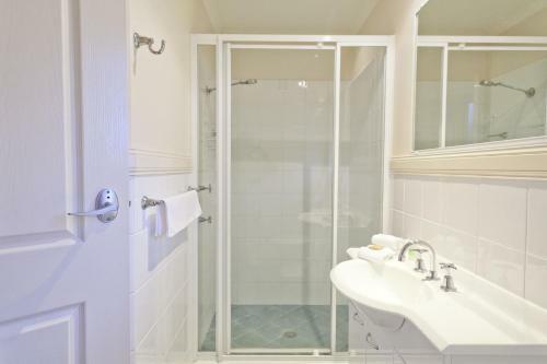 Villa Aqualuna Beach Resort - Unit 25