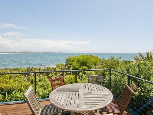 Villa Mer - Stylish Waterfront Accommodation