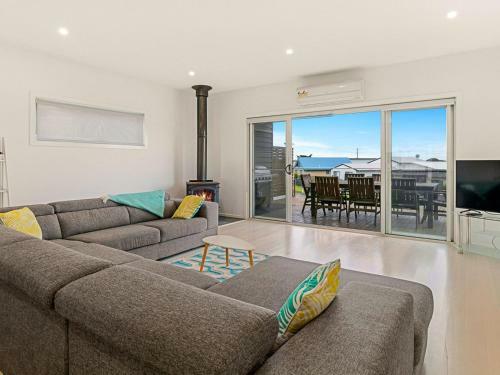 Swan Bay Views