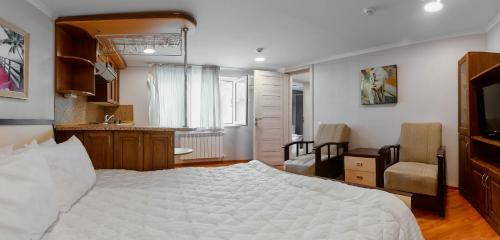 Oliva Inn & Hostel