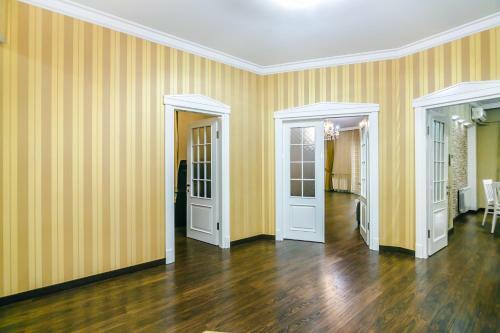 Apartment On 28 Mall
