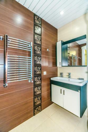 Apartment On 28 Mall