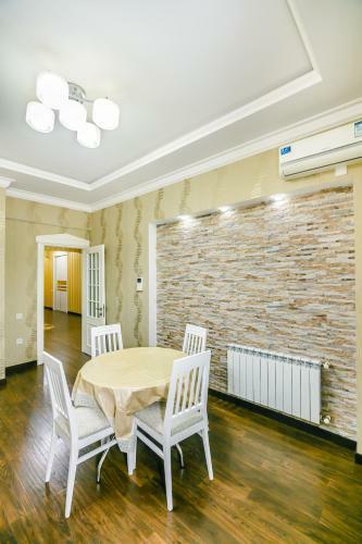 Apartment On 28 Mall