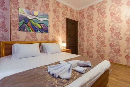 Happy Hotel