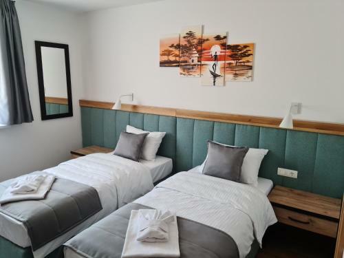 Hotel Deluxe