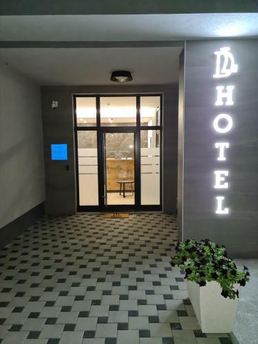 Hotel Deluxe