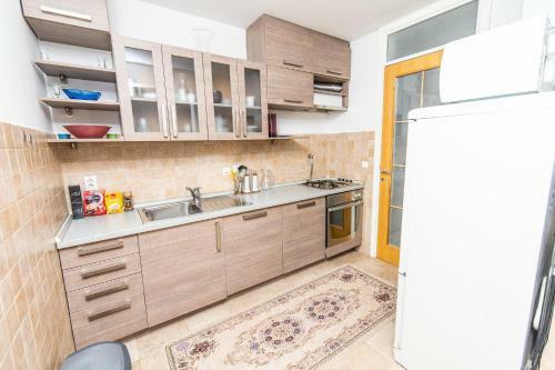 Modern 2bdr Apartment In The Center- Free Parking