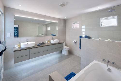 Villa Westshore Beach House By Blue Sky Luxury