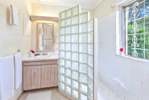 Molyneux Villa Sleeps 6 With Pool And Air Con