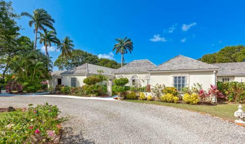 Molyneux Villa Sleeps 6 With Pool And Air Con