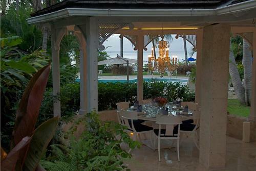 Villa Emerald Beach 4 Plumbago