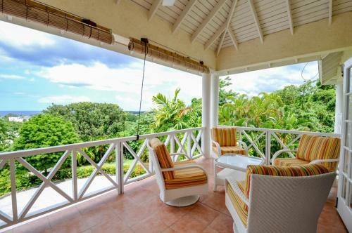 Lascelles Villa Sleeps 10 With Pool And Air Con