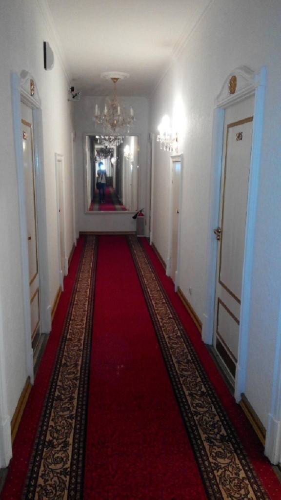 Hotel East West