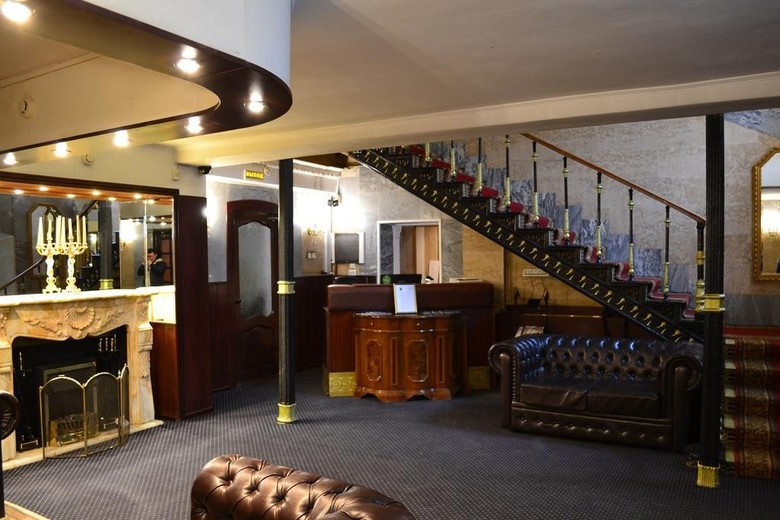 Hotel East West