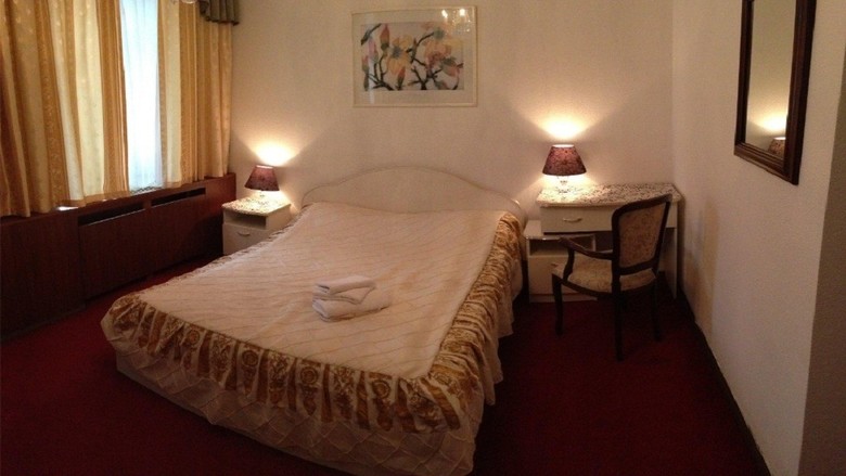 Hotel East West