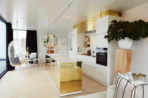 B&B Armalot By Julia
