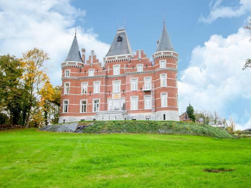 Magnificent Castle In Gesves Near Namur