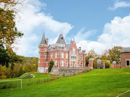 Luxurious Castle In Gesves With Fenced Garden