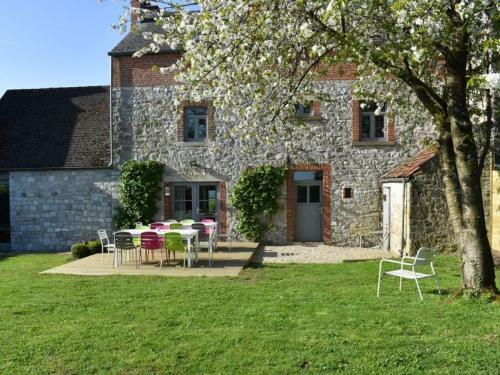 Attractive Holiday Home In Gerin With Private Garden