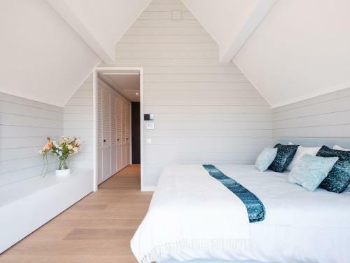 Trendy Holiday Home In Luik With Terrace