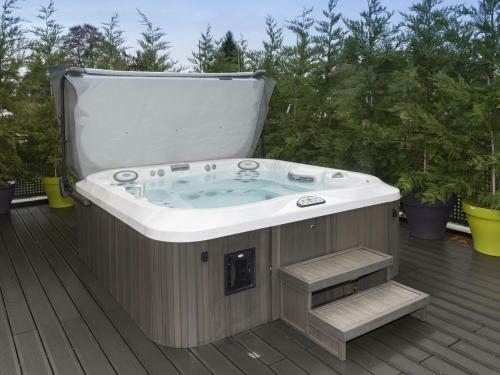 Trendy Holiday Home In Luik With Terrace